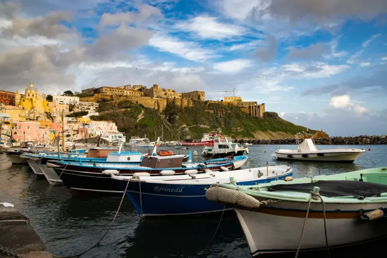come visitare procida a piedi